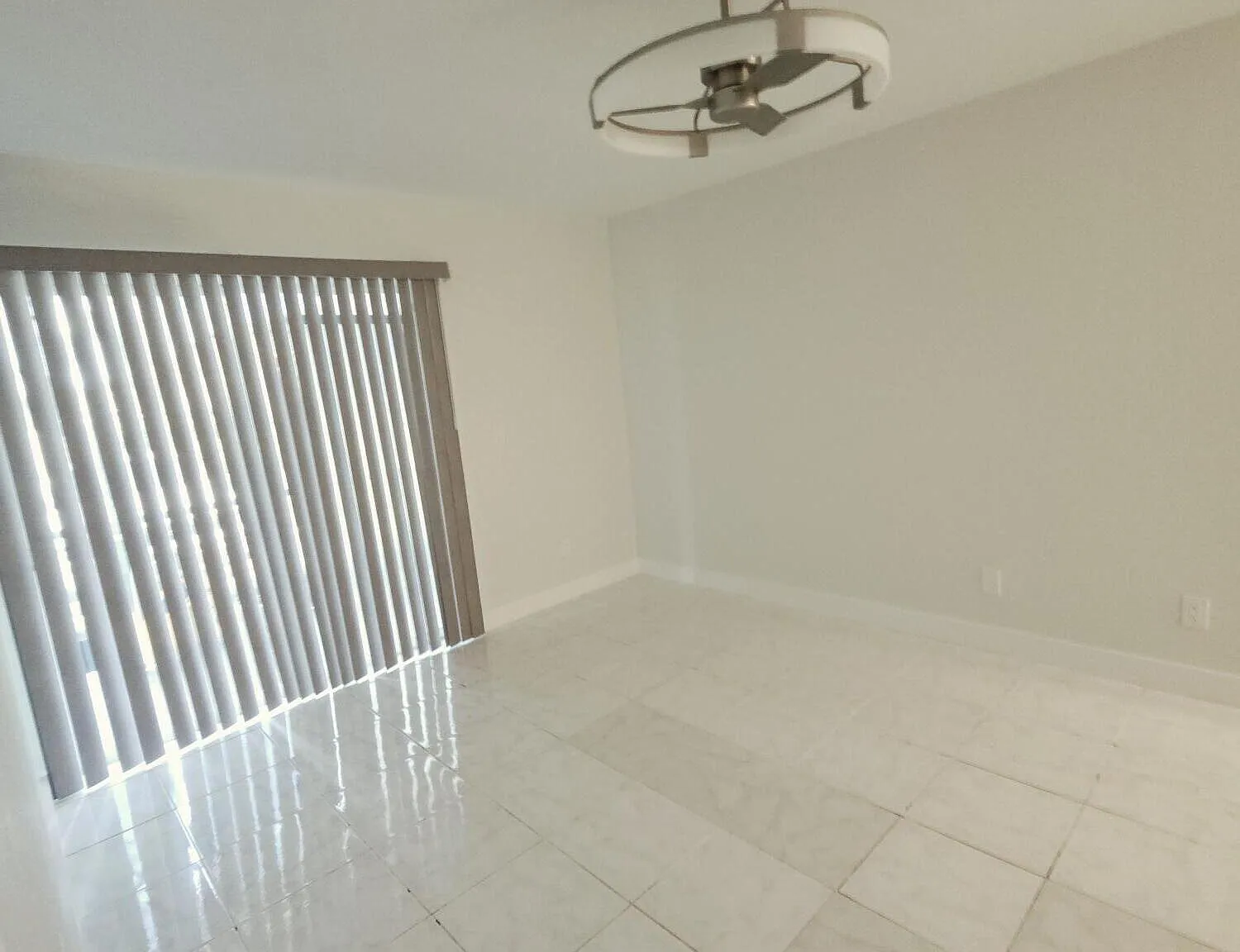 3 bed, 2.0 bath, 858 sqft, $2,500 — Photo 4