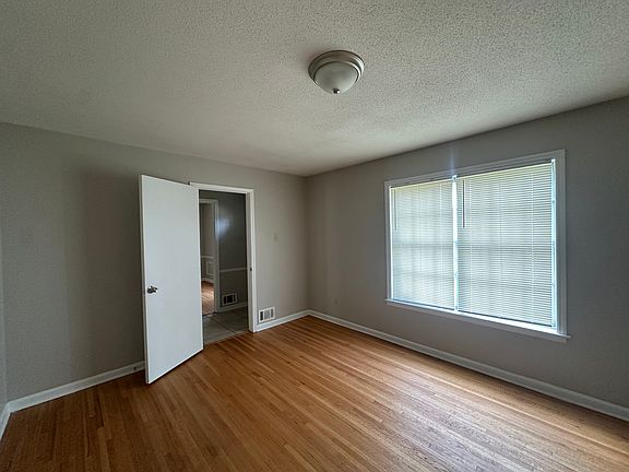 4th image of 5288 Oak Meadow Ave