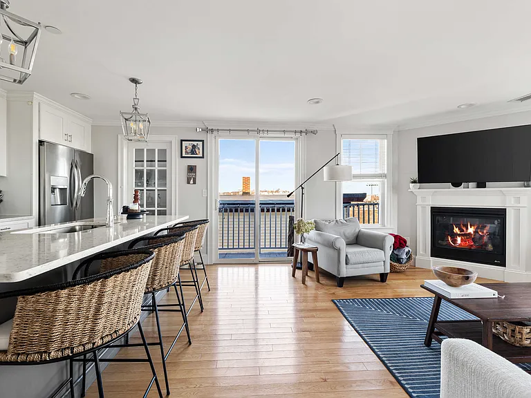 280 E Eagle St #3 — Photo 2