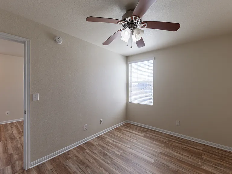 336 Perry St — Photo 14