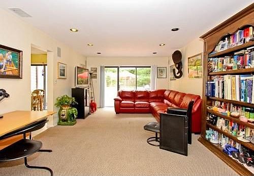 3rd image of 52 Carriage House Dr