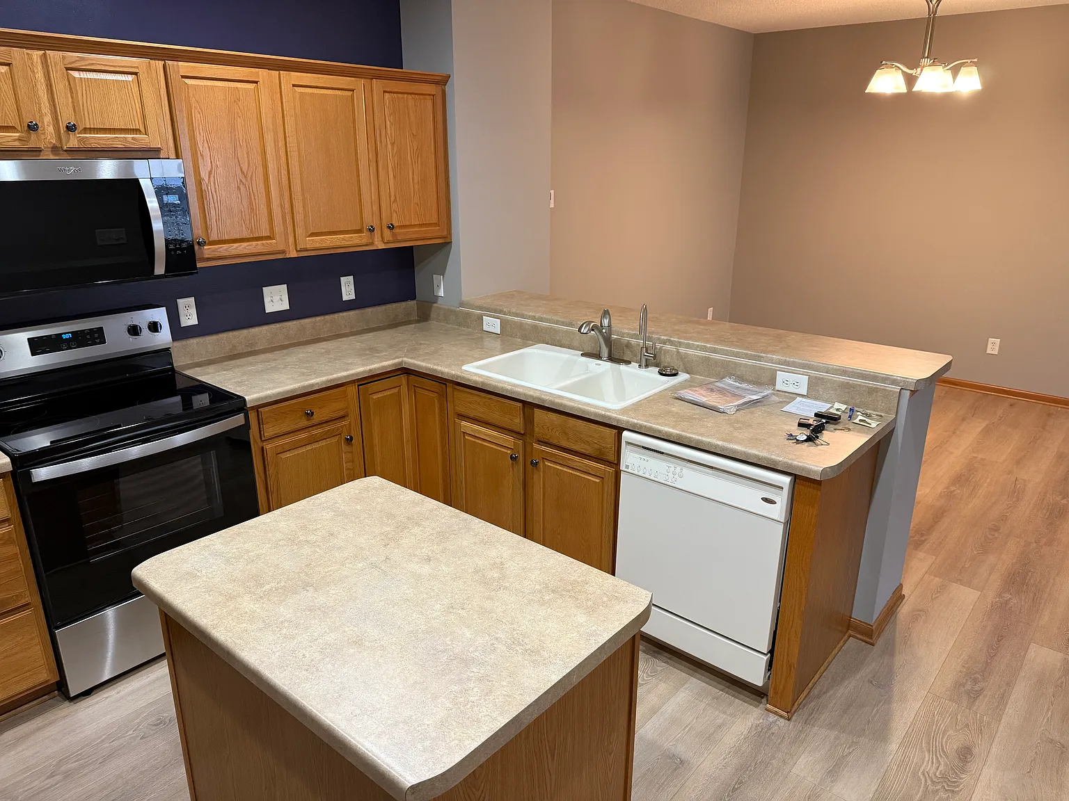 2 bed, 1528 sqft, $1,950 — Photo 2