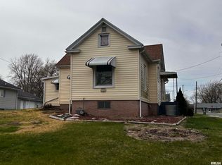 704 S Broad St, Carlinville, IL