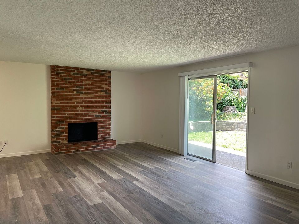1st image of 581 N Wexford Cir