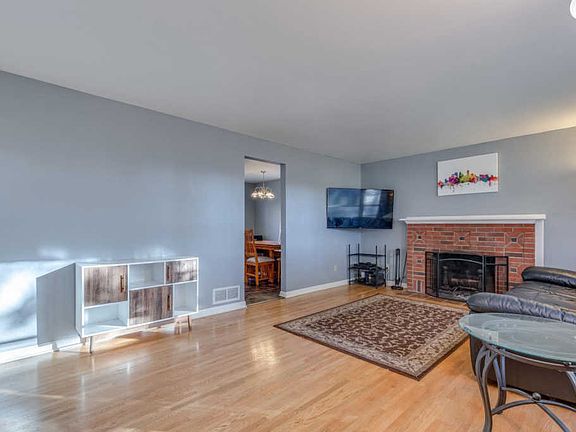 3rd image of 4244 James Ave N