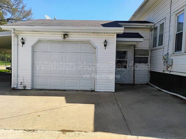 159 W Locust St — Photo 24