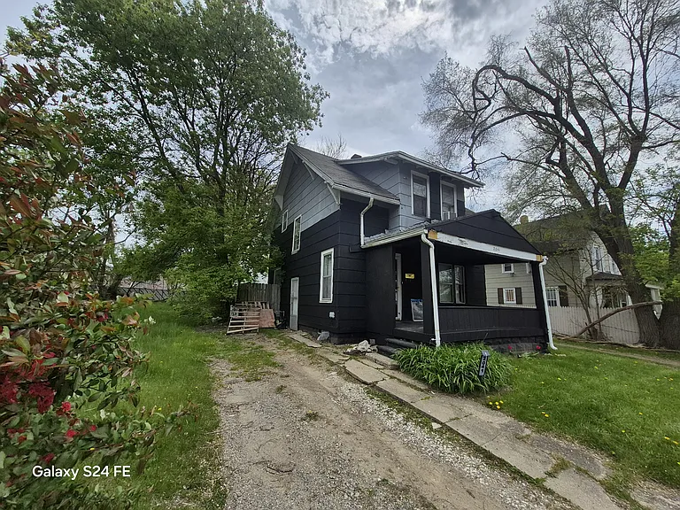 2041 Warner Ave — Photo 2