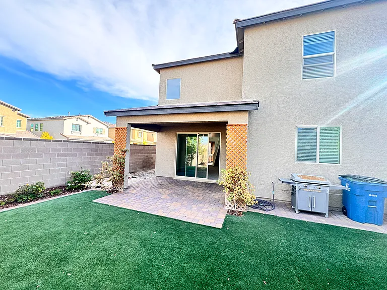 2711 Lindsey Springs St — Photo 1