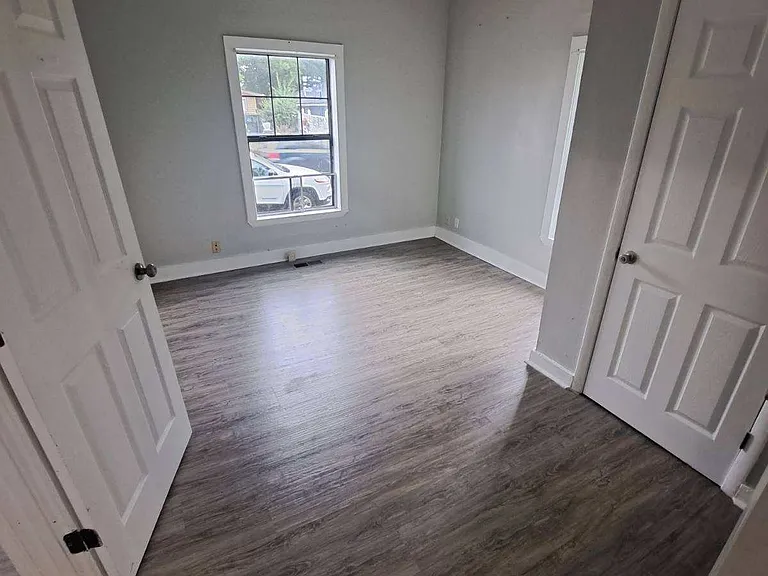 412 N Hawthorne St — Photo 12