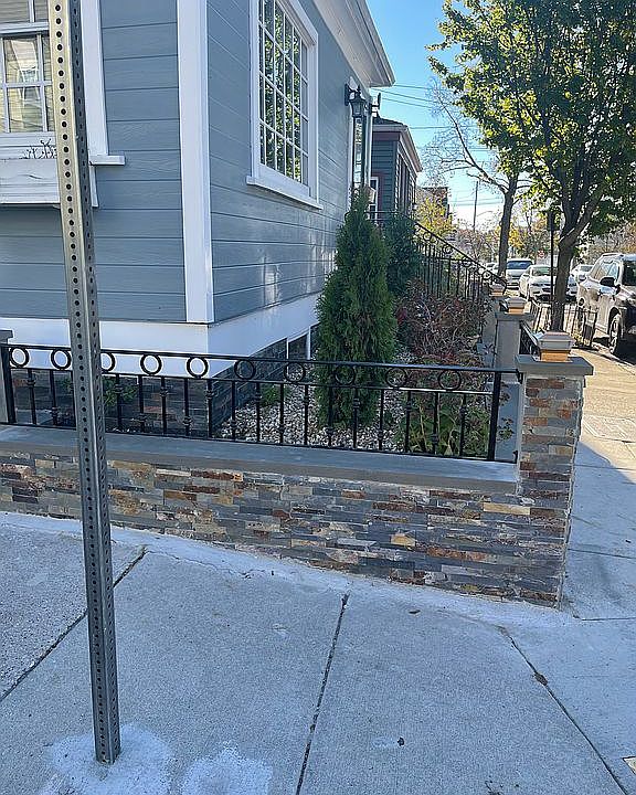 2nd image of 125 Whitfield St