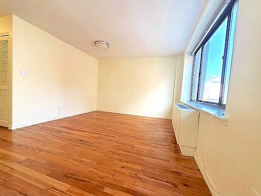 4th image of 173 Grand St #4D