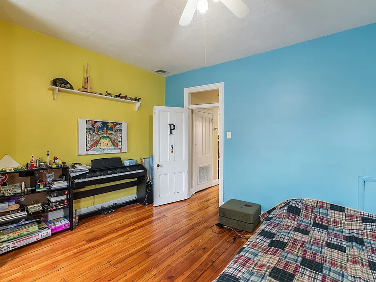 206 S 43rd St — Photo 36