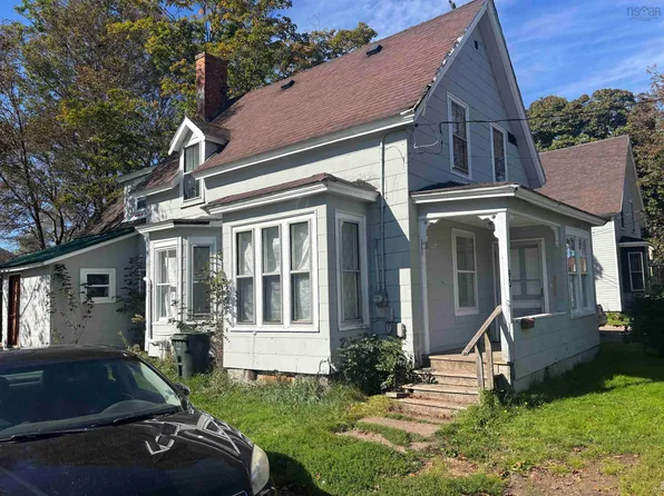 93 Church St, Amherst, NS B4H 3B3
