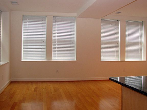 2nd image of 5360 Pershing Ave APT 5B