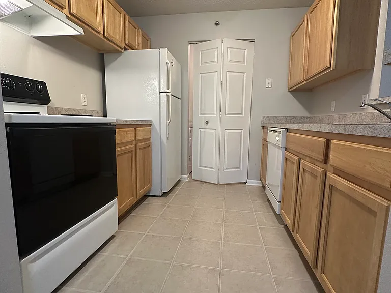 12101 Pinehurst Ln — Photo 4
