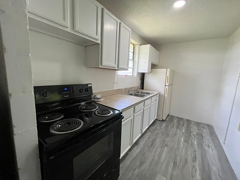 803-828 Floyd St NE — Photo 5