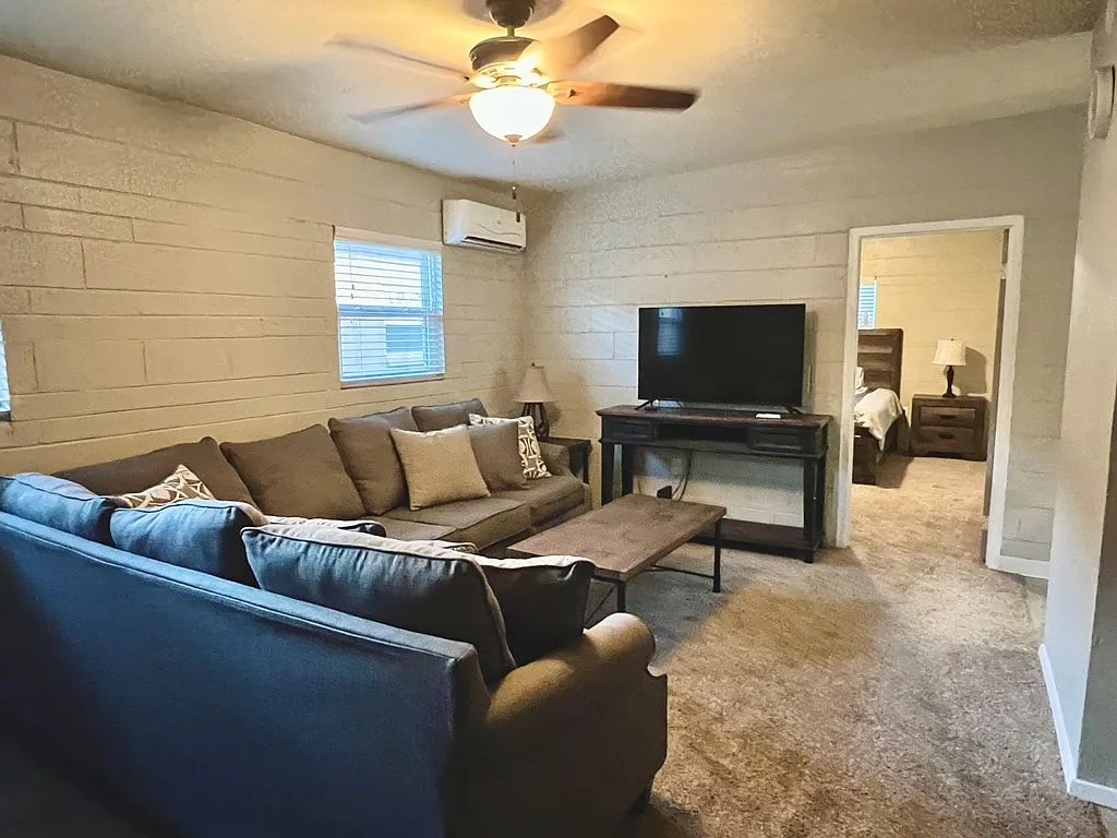 4 bed, 4.0 bath, 2665 sqft, $5,000 — Photo 3