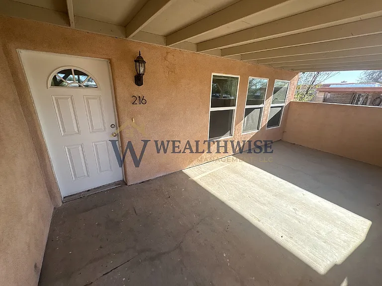 216 E Waverly St — Photo 15