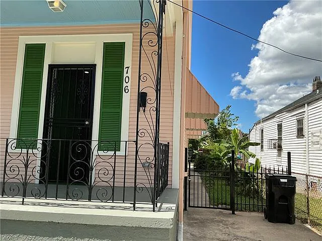 2 bed, 1.0 bath, 832 sqft, $1,500 — Photo 2