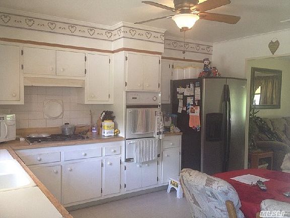 3rd image of 57 Carlton Dr E
