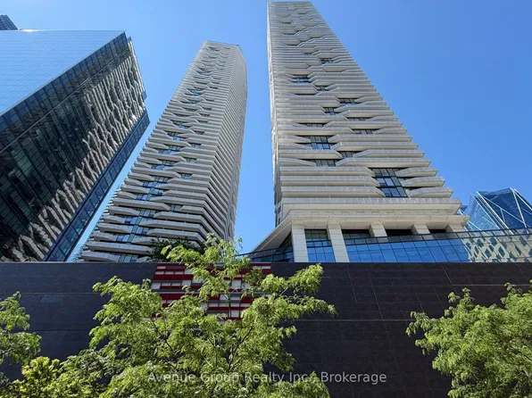100 Harbour St Unit 1705, Toronto, ON M5J 0B5