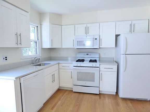 Updated Eat-in Kitchen