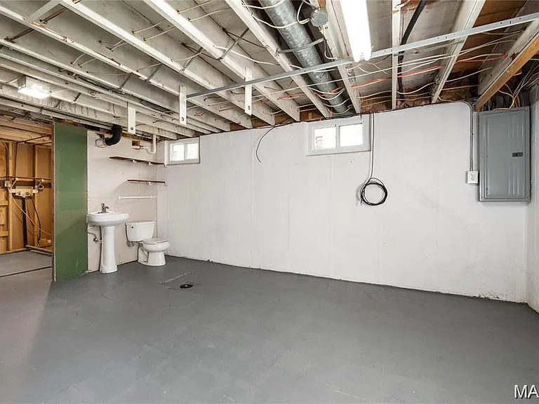 9731 Twincrest Dr — Photo 14