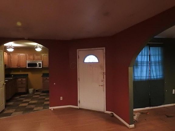 4th image of 2476 Parkwood Ave