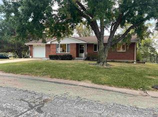 402 W 8th St, Alma, KS 66401