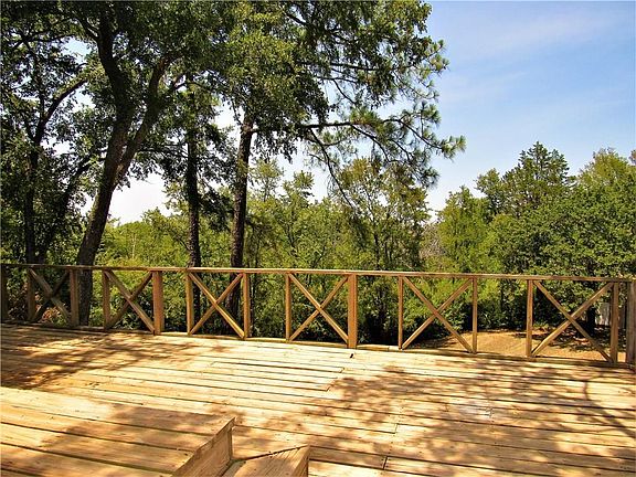 2nd image of 29 Ole Cedar Ln