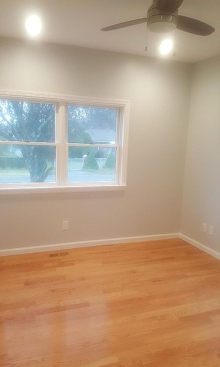 1st image of 20 Manor Dr