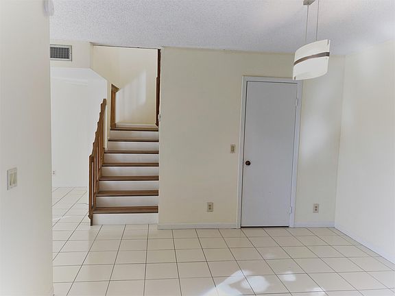 5th image of 3201 Spanish Wells Dr #29B