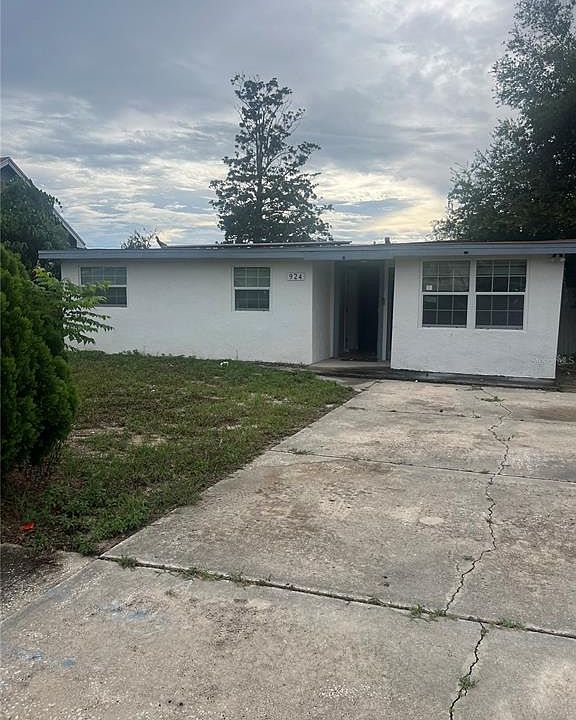 2nd image of 924 FERNDELL ROAD