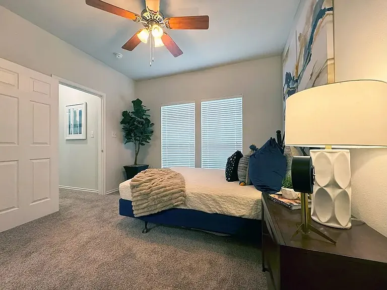 Indian Creek Apartments — Photo 20