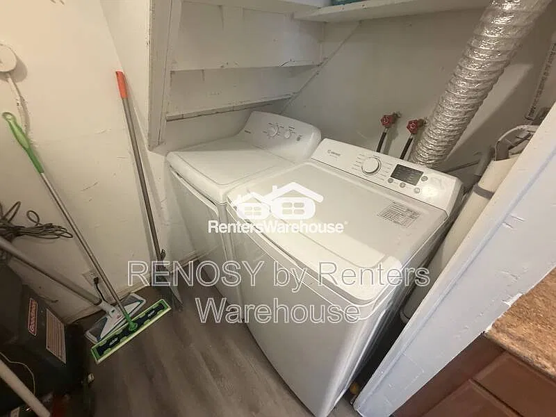 3 bed, 1.0 bath, 1600 sqft, $1,600 — Photo 4