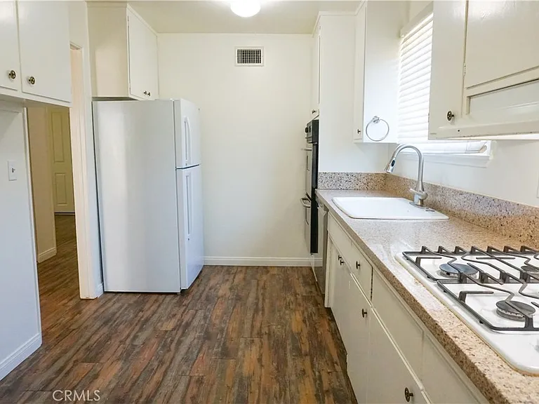 23003 Runnymede St — Photo 12