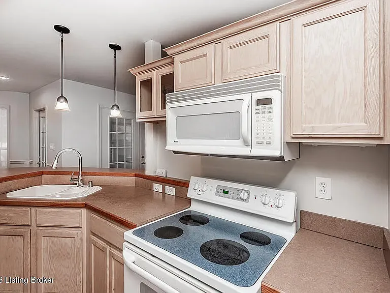 1107 Belmont Park Way — Photo 11