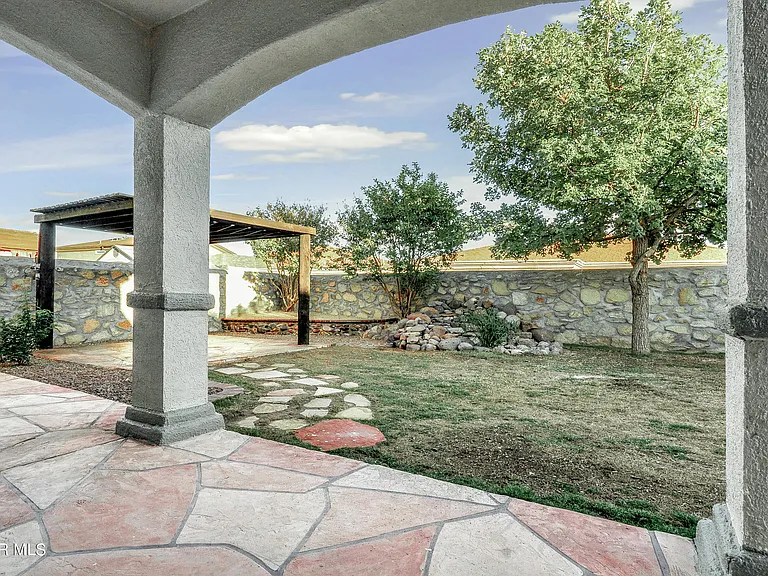 5556 Ignacio Frias Dr — Photo 19