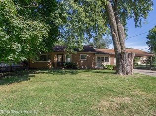 6401 Del Matro Ave, Windsor Heights, IA 50324