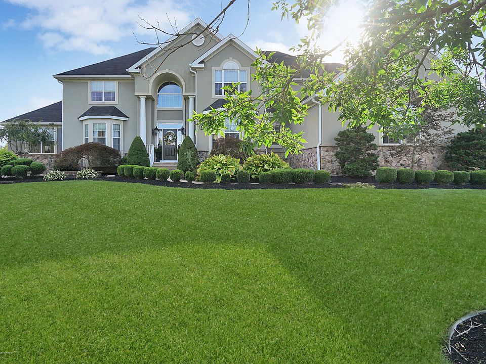 1st image of 1906 Charlton Cir