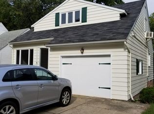 3911 Bluestone Rd, Cleveland Heights, OH 44121