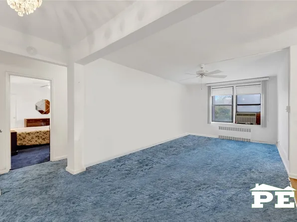 2425 Haring Street image 7 of 28