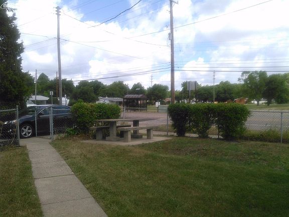 4th image of 3268 Menominee St