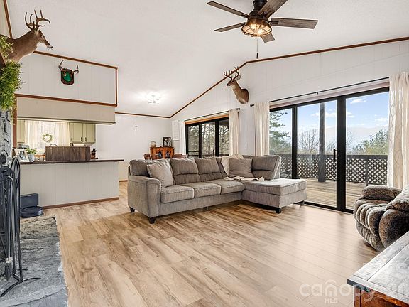 5th image of 1330 Maple Springs Dr