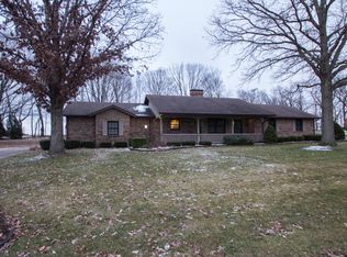 25 Woodland Hills Dr, Bismarck, IL 61814