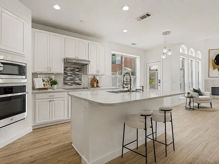 11160 Silver Horn Dr — Photo 3