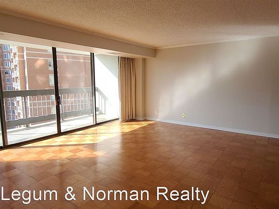 5th image of 3800 Fairfax Dr APT 903