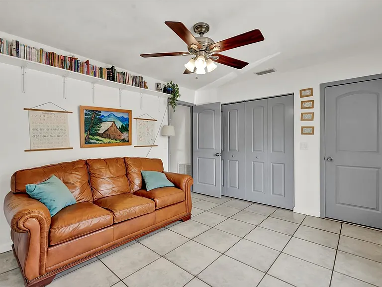 245 Country Circle Dr E — Photo 22