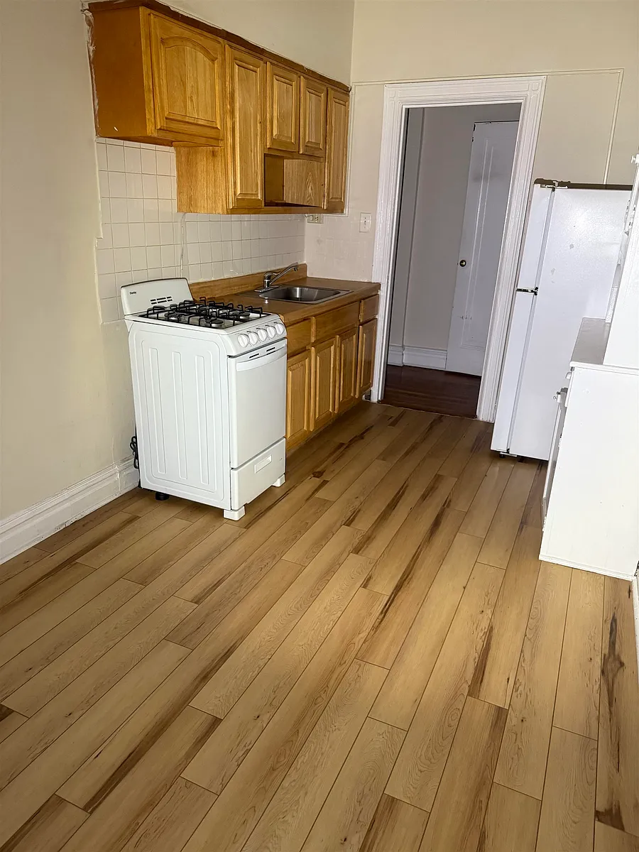 Building Photo - 821 Bergen Ave #C03