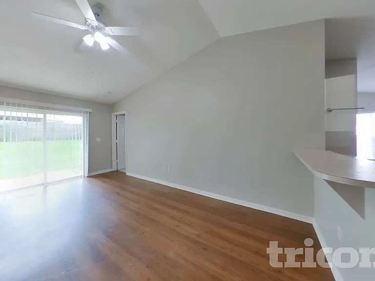 7833 Manor Dr — Photo 4